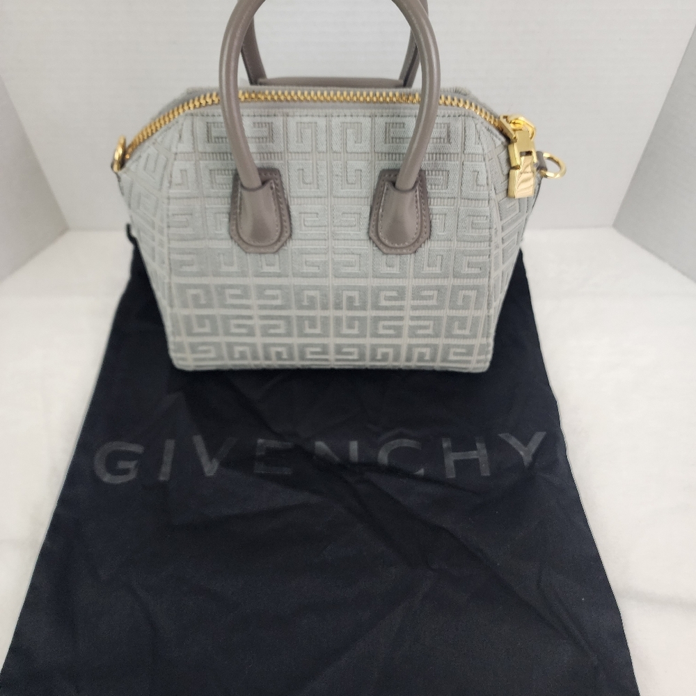 Givenchy handbag - Picture 13 of 17